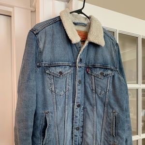 Levi’s Sherpa Trucker Jacket (Men’s M)